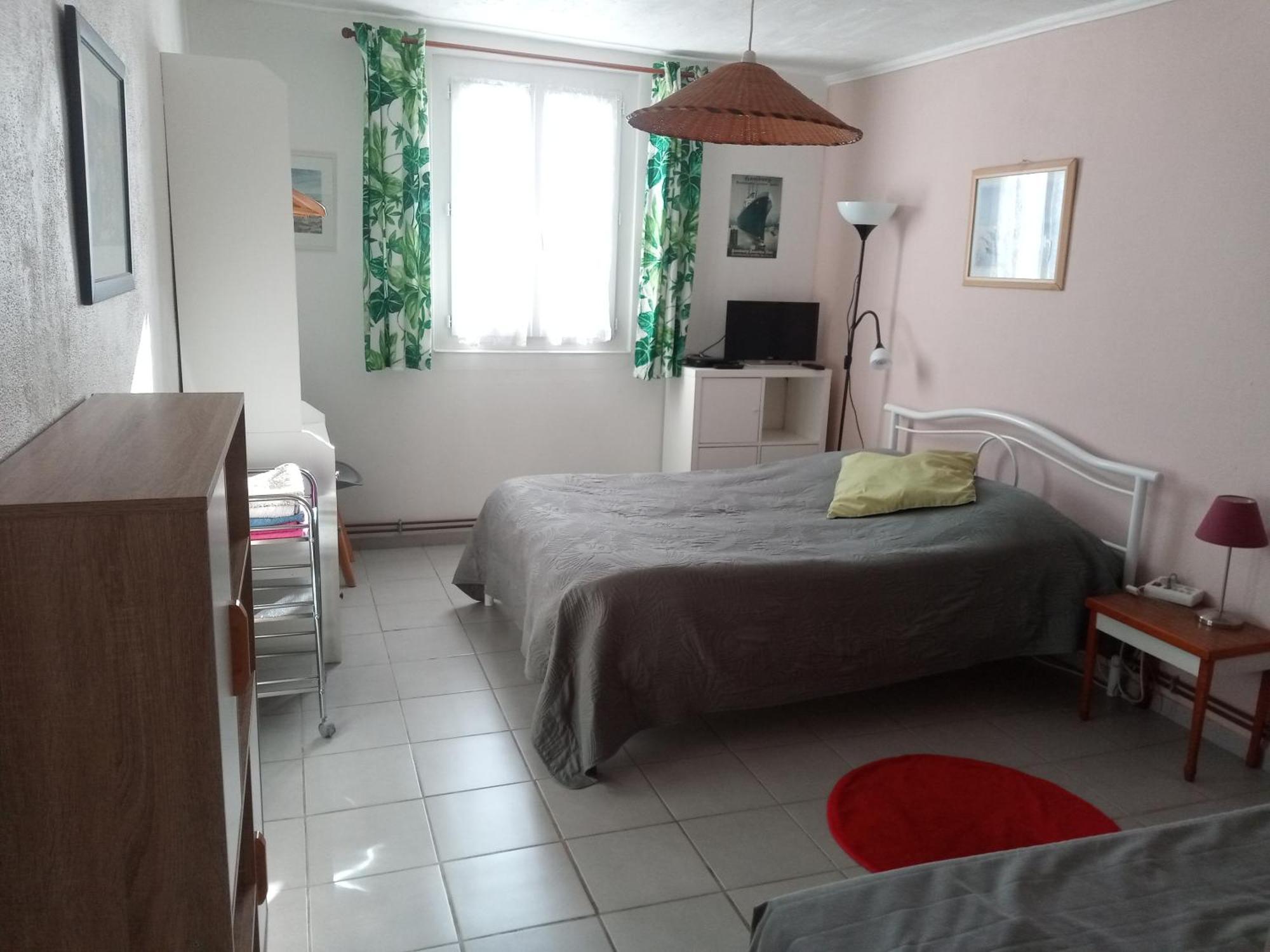 Guesthouse La Burle パランティ・アン・ボルヌ 部屋 写真